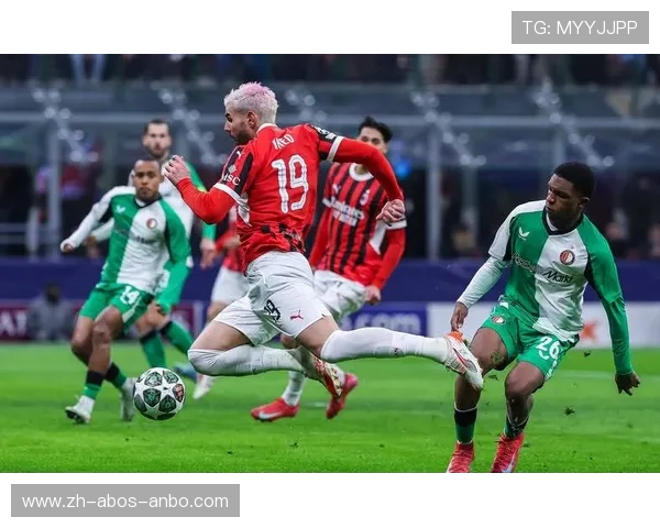 意甲球队集体合照中的经典拍照姿势与团队精神展现